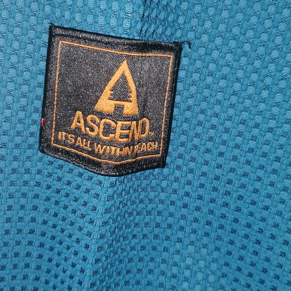 Ascend pullover - Picture 8 of 8